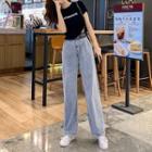 Short-sleeve Lettering T-shirt / Straight Leg Jeans