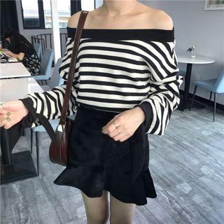 Striped Off-shoulder Sweatshirt