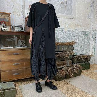Short-sleeve Asymmetrical Slit T-shirt Black - One Size