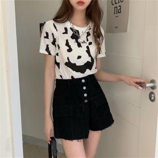 Short-sleeve Cow Print T-shirt / Ripped Denim Shorts