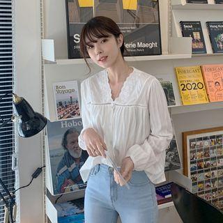 V-neck Scallop-edge Lace Blouse Ivory - One Size