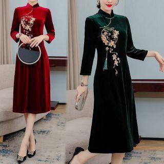 3/4-sleeve Floral Embroidered Tasseled Velvet Midi A-line Qipao Dress