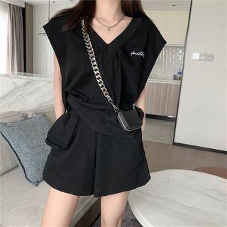 Sleeveless Letter Printed Top / High-waist Plain Shorts