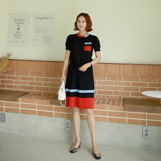 Set: Short-sleeve Contrast-trim Knit Top + Pleated Skirt