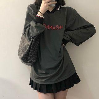 Lettering Sweatshirt / Pleated Skirt