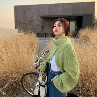 Turtle-neck Slit Sweater