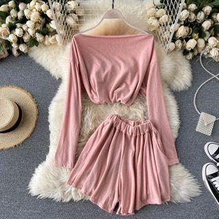 Set: Long-sleeve Cropped T-shirt + Shorts