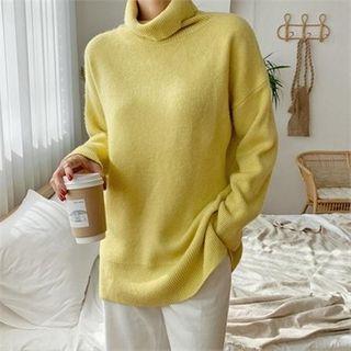 Turtle-neck Slit-sider Sweater
