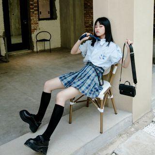 Set: Short-sleeve Embroidered Top + Plaid Tie