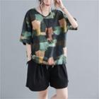 Short-sleeve Printed T-shirt Black & Green & Brown & Camel - One Size