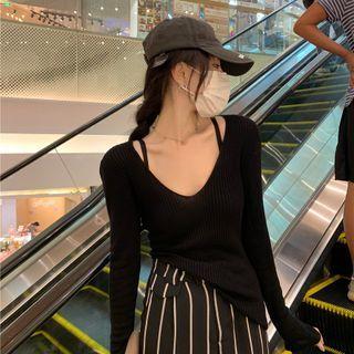 Long-sleeve Scoop-neck T-shirt / Striped Wide Leg Pants