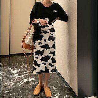 Elbow-sleeve T-shirt / Printed Midi Skirt