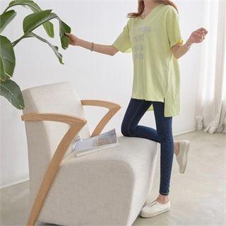V-neck Dip-back Lettering Oversized T-shirt