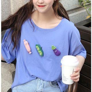 Elbow-sleeve T-shirt With Brooch