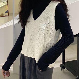 Mock-neck Plain T-shirt / V-neck Knit Vest