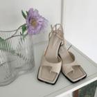 Toe-loop Cylinder-heel Sandals