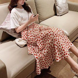 Short-sleeve Smiley T-shirt / Midi A-line Skirt