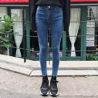 Hidden Band-waist Frayed Skinny Jeans