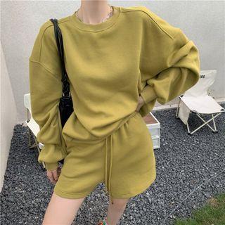 Oversized Sweatshirt / Wide-leg Shorts / Loose-fit Sweatpants