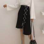 V-neck Long-sleeve T-shirt / Lace-up Midi Skirt