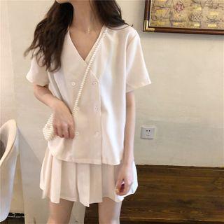 Plain Short-sleeve Top / Pleated Skirt
