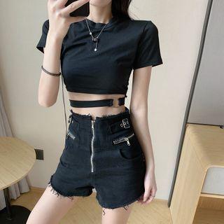 Fray Hem Denim Shorts / Cropped T-shirt