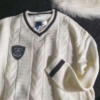 Logo Embroidered V-neck Cable Knit Sweater