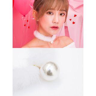 Faux-pearl Pendant Faux-fur Choker
