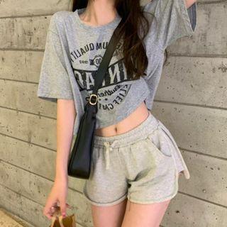 Lettering Print Cropped T-shirt / Sweatshorts