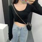 Long-sleeve Cropped T-shirt / Wide-leg Jeans