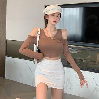 Set: Cropped Tank Top + Off-shoulder Long-sleeve T-shirt