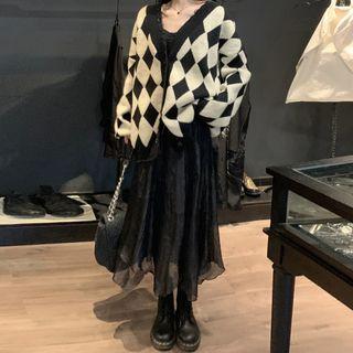 V-neck Diamond Pattern Cardigan / Midi A-line Skirt