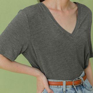 Plain V-neck Short-sleeve Tee
