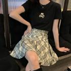 Short-sleeve T-shirt / Plaid Pleated Mini A-line Skirt