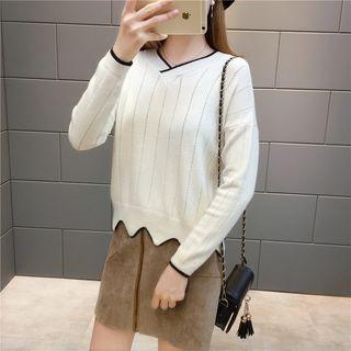 Asymmetric Hem V-neck Knit Top