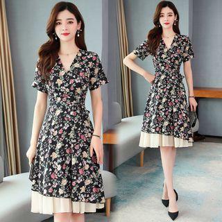 Short-sleeve Paneled Floral Print A-line Dress