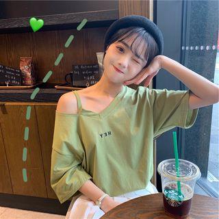 3/4-sleeve Asymmetric Cold Shoulder Letter T-shirt