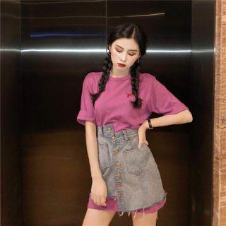 Elbow-sleeve Lettering T-shirt / Buttoned Asymmetric Denim Skirt