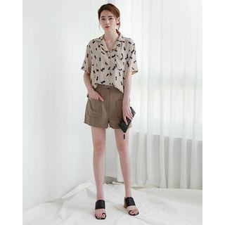 Dual-pocket Linen Shorts