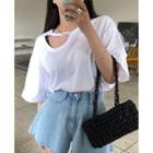 Round-neck Cutout Loose-fit T-shirt