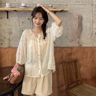 Elbow-sleeve Embroidered Top / Plain Shorts