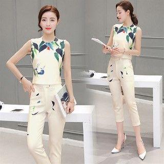 Set: Sleeveless Printed Top + Carpi Pants