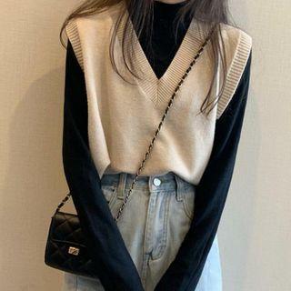 V-neck Vest / Plain Long-sleeve T-shirt