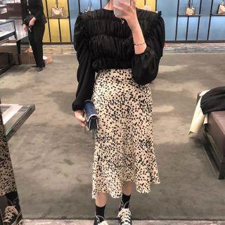 Puff-sleeve Blouse / Print Midi Skirt