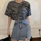 Printed Short Sleeve T-shirt / Denim Skirt