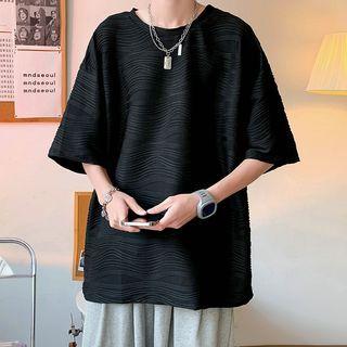 Short-sleeve Embossed Plain T-shirt