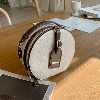 Croc-grain / Houndstooth Round Bag