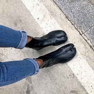 Slit-detail Zip-up Ankle Boots