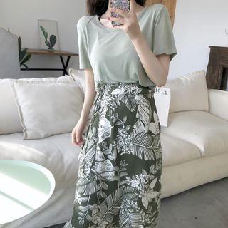 Short-sleeve Plain T-shirt / Midi Leaf Print A-line Skirt