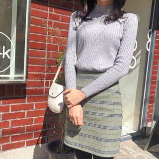 Scallop Mock-neck Sweater